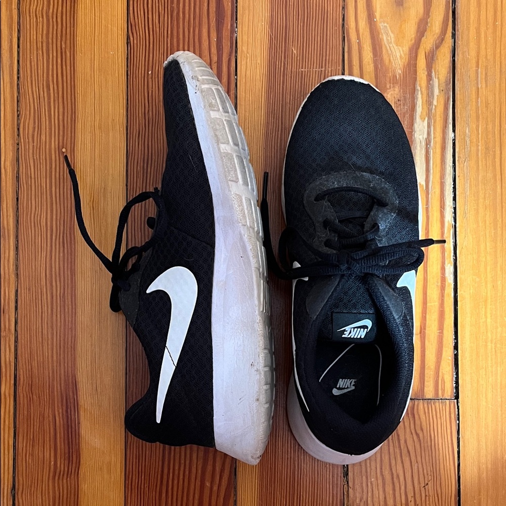 Nike Black Sneakers